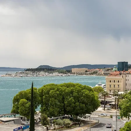 5th Floor Apartment- Harborview Daire