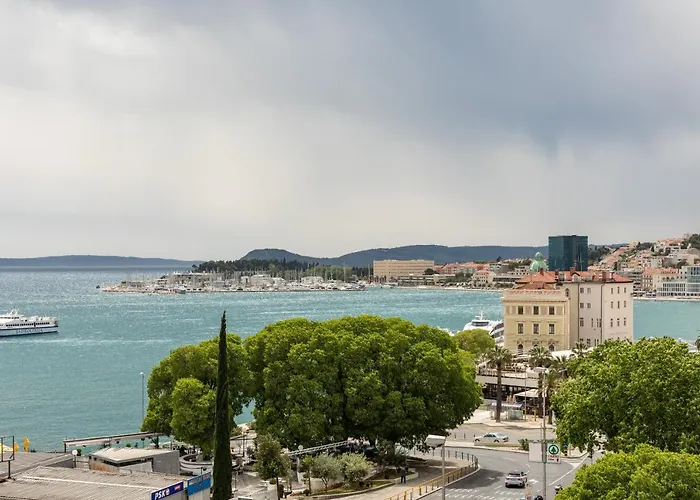 5th Floor Apartment- Harborview Apartment