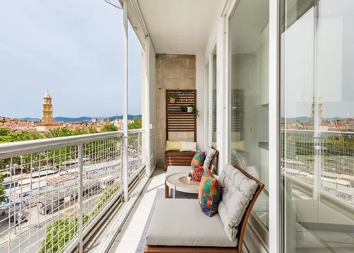 Apartment 5th Floor Apartment- Harborview *