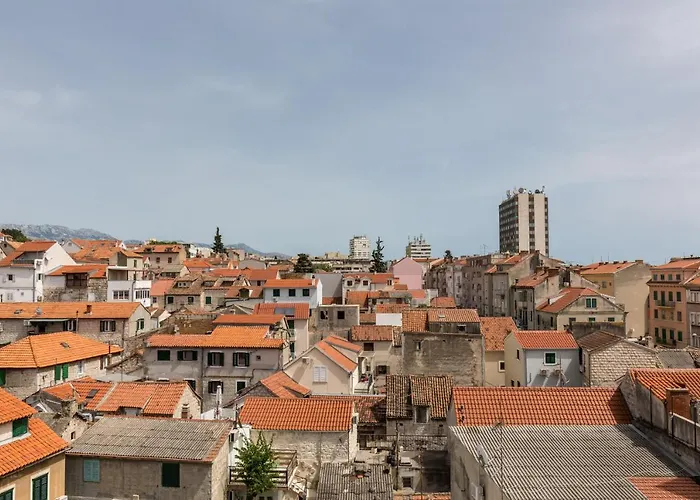 Apartment 5th Floor Apartment- Harborview *