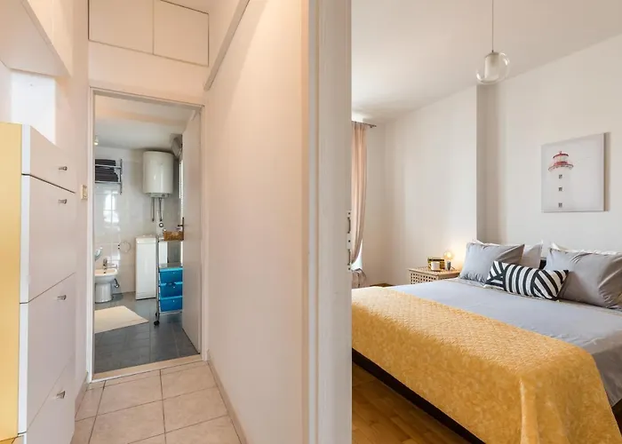 5th Floor Apartment- Harborview Apartment Split