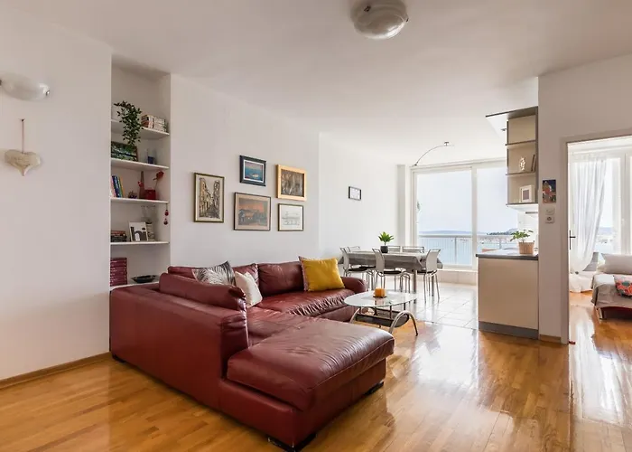 5th Floor Apartment- Harborview *