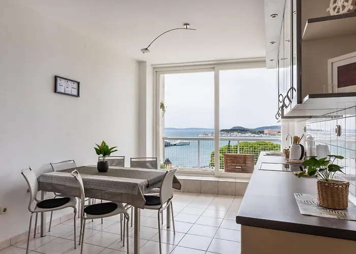 5th Floor Apartment- Harborview *