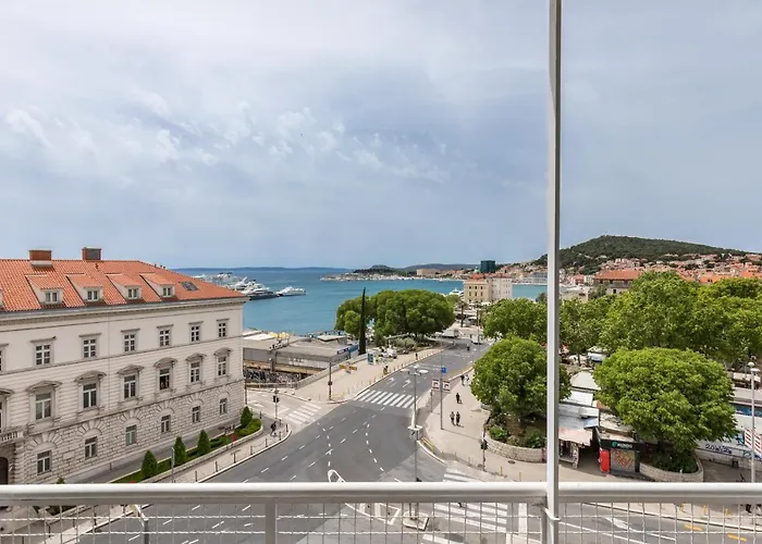 Apartment 5th Floor Apartment- Harborview