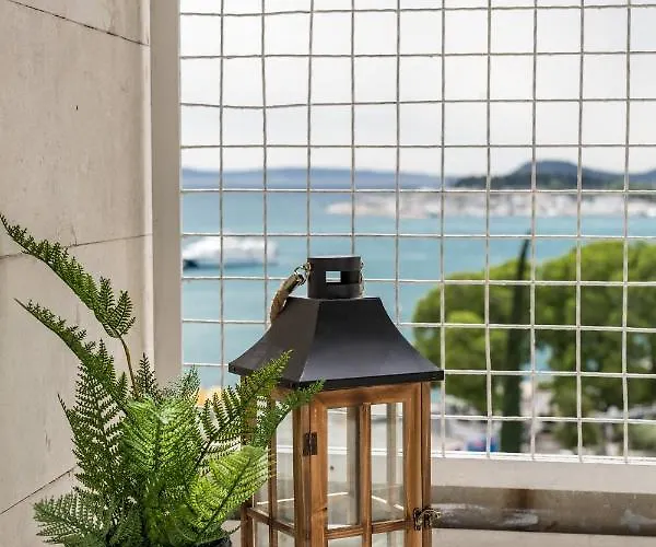 5th Floor Apartment- Harborview Apartment