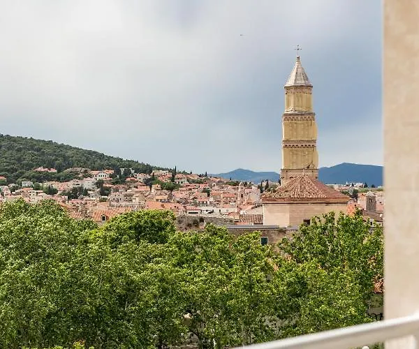 Apartment 5th Floor Apartment- Harborview *