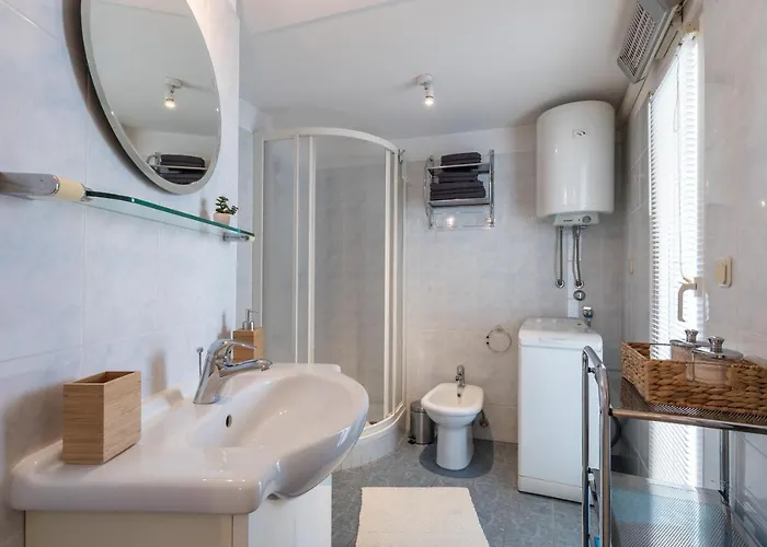 Apartment 5th Floor Apartment- Harborview Split