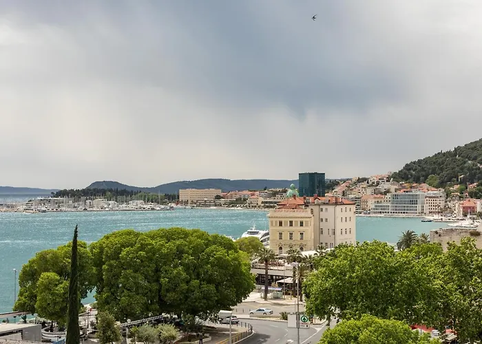 Apartment 5th Floor Apartment- Harborview *